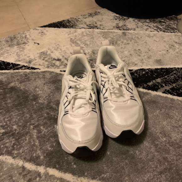 Nikes for women (new) - Picture 4 of 5